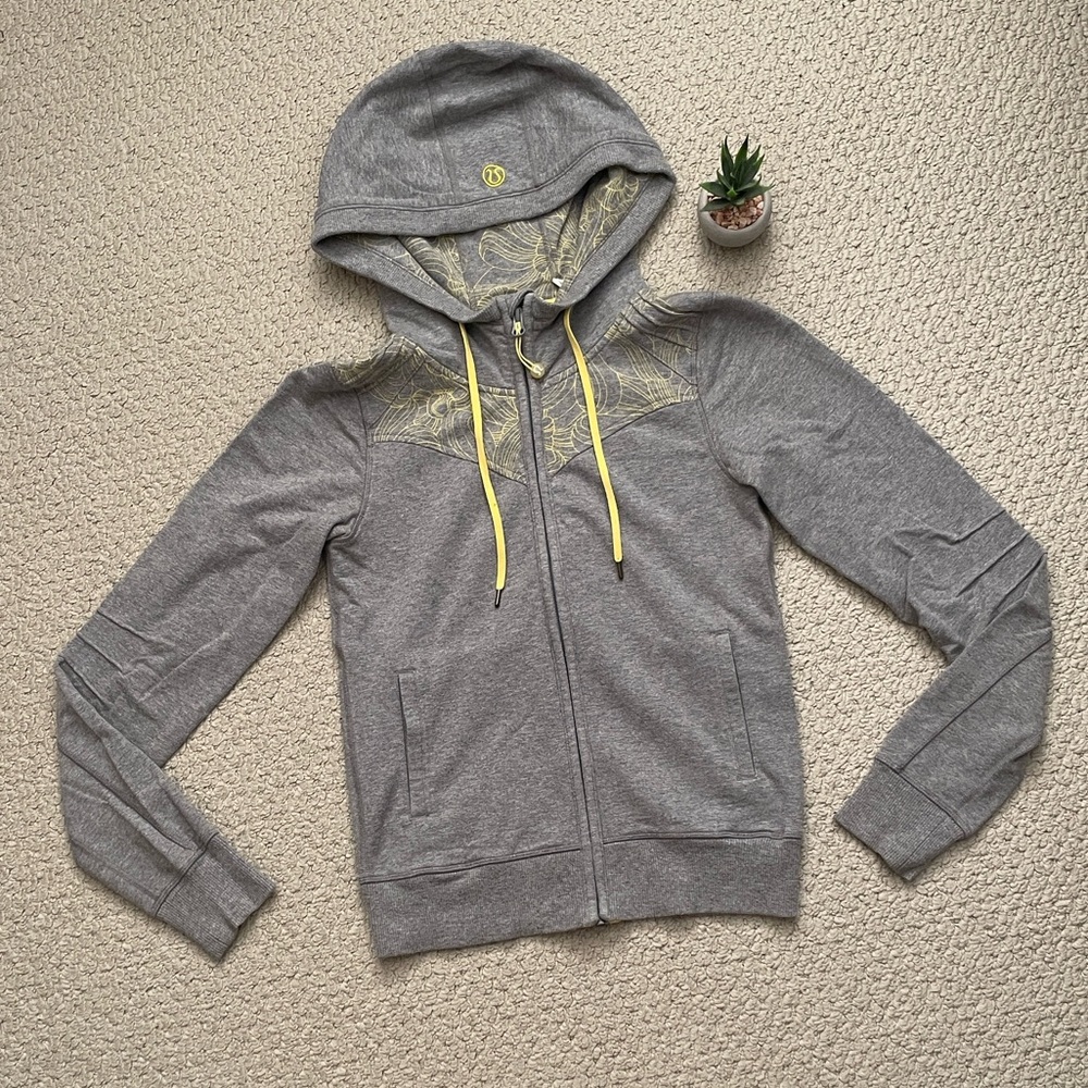 Lululemon sanctuary jacket grey and yellow